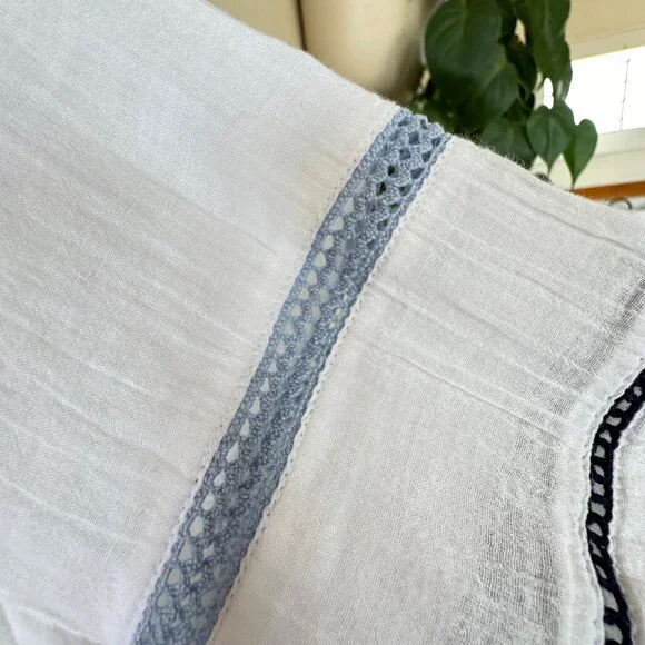 J.Jill White Peasant Blouse Size M 100% Cotton Blue Crochet Detail Boho Beach - Picture 9 of 12